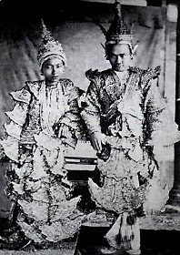 Il re Thibau di Birmania con la regina