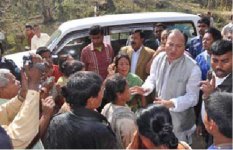 Il ministro per gli affari del CHT Dipankar Talukdar visita l'area colpita